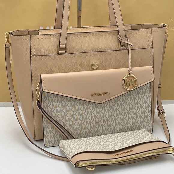MICHAEL KORS
Maisie Large Pebbled Leather 3-in-1 Tote Bag Buff Multi sig… - Picture 7 of 16